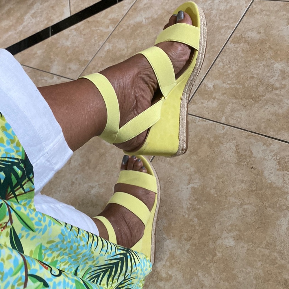 Chic highlighter wedges for your next brunch outing!